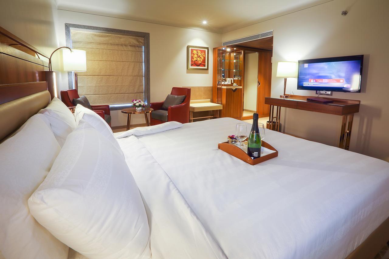 The Grandeur Boutique Hotel Мумбаи Экстерьер фото