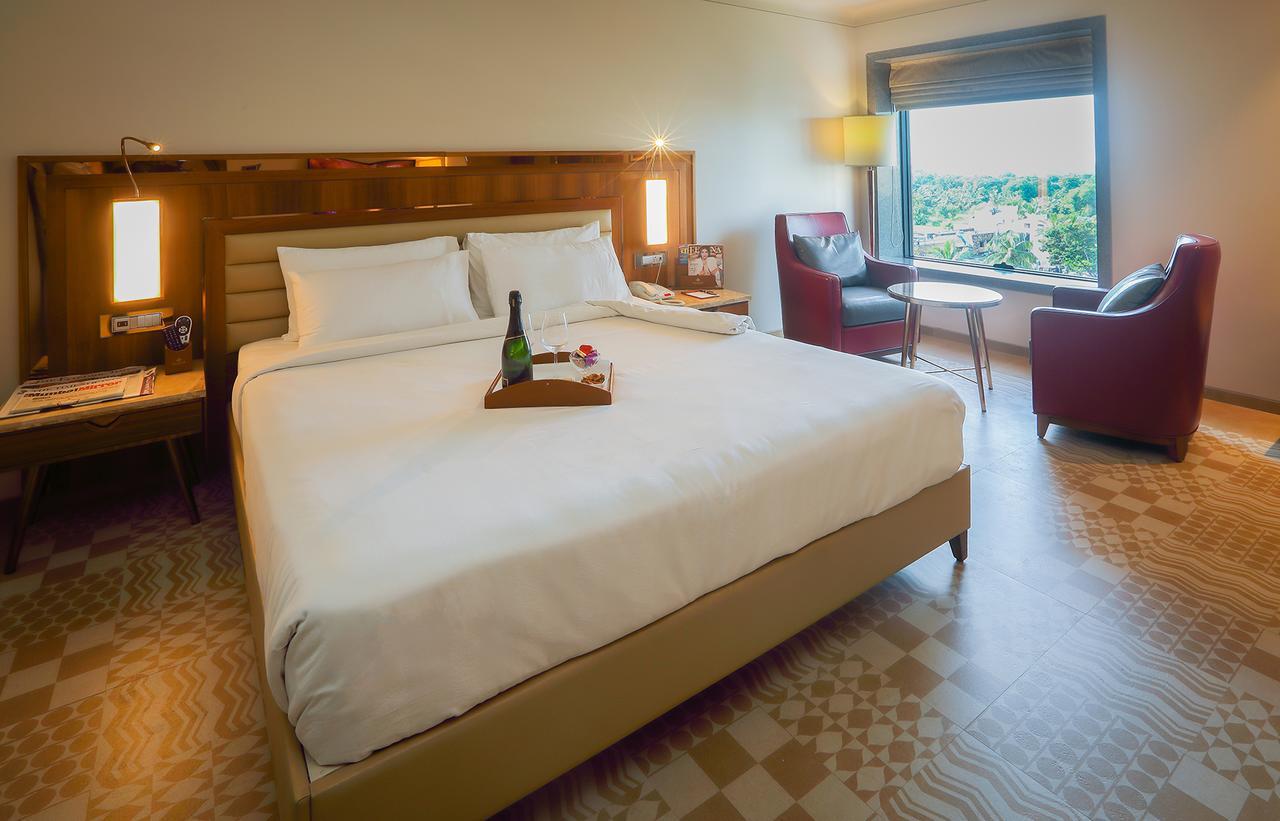 The Grandeur Boutique Hotel Мумбаи Экстерьер фото