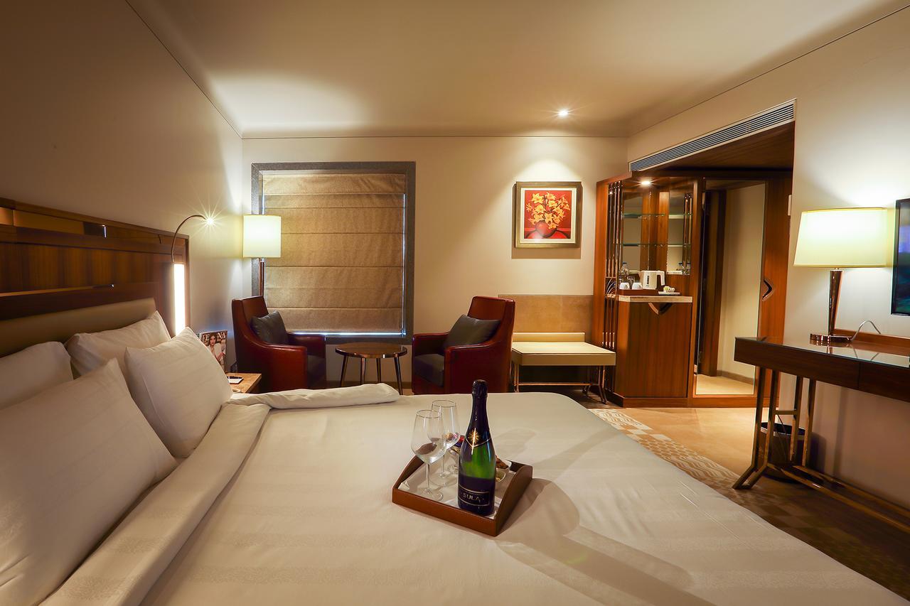 The Grandeur Boutique Hotel Мумбаи Экстерьер фото